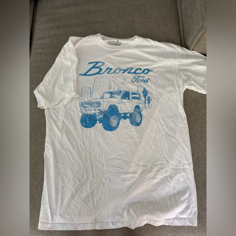 Old Navy White and Blue Graphic T-Shirt